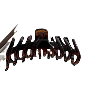 Retro tortoise shell hair claw clip for thick hair French style matte resin shark clip