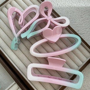 Pink and green gradient hair claw clip set in butterfly and heart shapes for women