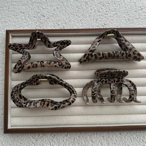 Vintage leopard print hair claw clips set in four assorted shapes for women