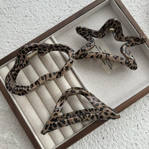Three-piece leopard print hair claw clips set with star and geometric shapes in brown resin
