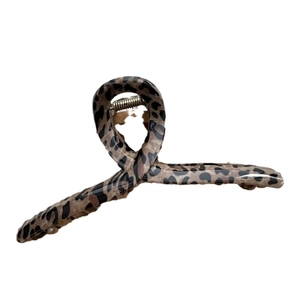 Vintage leopard print hair claw clip in coffee brown acrylic for elegant half-up hair styling