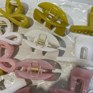 French Style Thick PC Hair Claw Clips Elegant Translucent Resin Hair Clips For Women Minimalist Fashion Hair Accessories For Thick Hair
