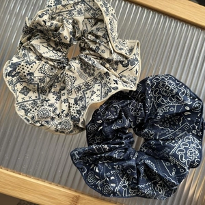 Vintage Paisley Printed Fabric Scrunchies Retro Blue And White Cloth Elastic Hair Ties For Women Fashion Hair Accessories