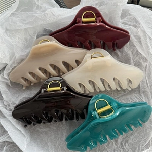 Set of five 14cm large hair claws in burgundy, beige, and green with glossy finish