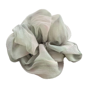 Scrunchie oversize in chiffon verde chiaro stile inchiostro con trama plissettata e alta elasticità