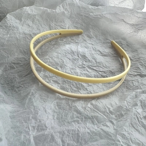 Detail showing non-slip teeth inside yellow and beige minimalist slim headbands