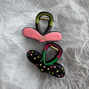 Vintage heart hair claws with colorful oil drip designs and French barrette text