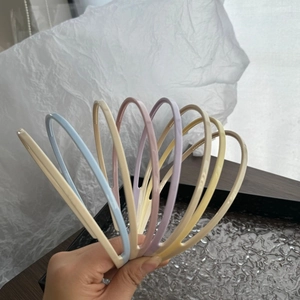 Candy colored non-slip headbands for women with anti-slip teeth in pastel macaron shades