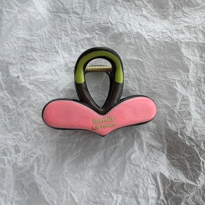 Vintage heart hair claw clip with black resin and pink Barrette LaFrance design