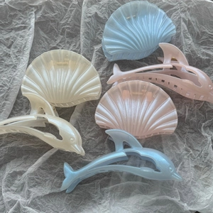 Pearlescent Dolphin Shell Hair Claw Clip Shimmer Ocean Theme French Style Shark Clip Elegant Hair Accessory For Women