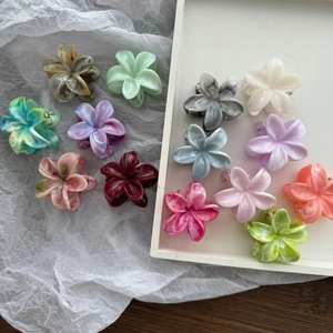 4cm floral marble pattern hair claw clips in various colors for elegant styling