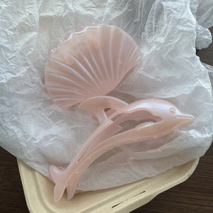 Elegant shell and dolphin hair claws in soft pink resin with pearlescent shimmer finish