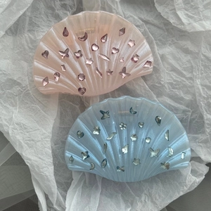 Pinces à cheveux en forme de coquillage rose et bleu clair avec cristaux colorés