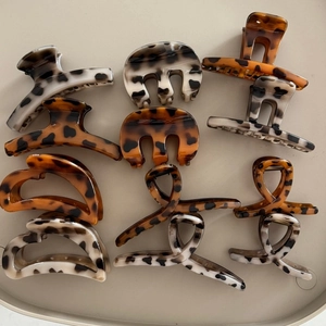 Vintage Leopard Print Large Hair Claw Clip For Women High Quality Plastic Tortoiseshell Hairpin Shark Clip Fashion Hair Accessories