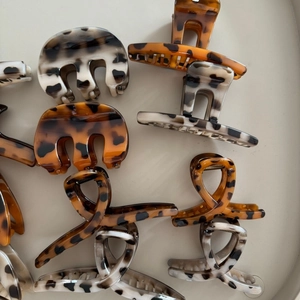 Collection of retro leopard print hair claws in various styles and amber patterns