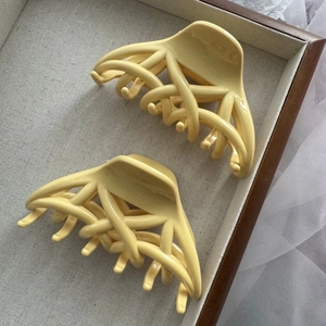 Pince à Cheveux à Griffes en Maille de Clôture Jaune de Style Coréen pour Femmes Pince Requin en Plastique de Haute Qualité