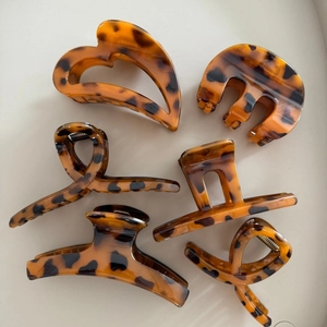 6-piece set of leopard print tortoiseshell acetate hair claws in various geometric shapes