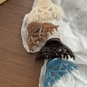 Lot de quatre grandes pinces à cheveux couleur gelée avec design tissé ajouré