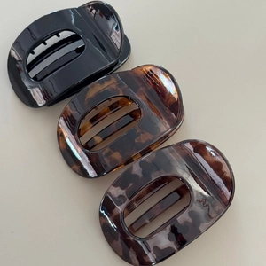 Set of 3 elegant resin hair claws in solid black and stylish tortoiseshell patterns