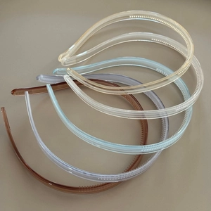 Minimalist transparent two-tone wavy headbands with anti-slip teeth in four colors