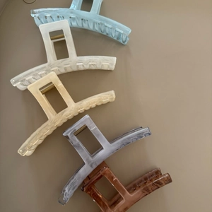 Lot de 5 grandes pinces à cheveux rectangulaires marbrées en bleu, crème et écaille