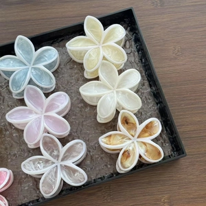 Bonbonfarbene Haarklammern mit Blumenmuster und Marmoreffekt für Damen im Set