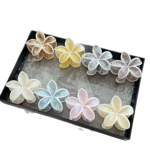 8er Set bunte Haarklammern in Blumenform mit Marmormuster für elegante Damenfrisuren