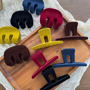 New Flocked Plastic Shark Hair Claw Clip M-Shape Elegant Geometric Hair Clip For Women French Luxury Back Head Hair Accessories