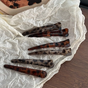6-piece acetate hair clips in leopard and tortoiseshell patterns for styling and sectioning
