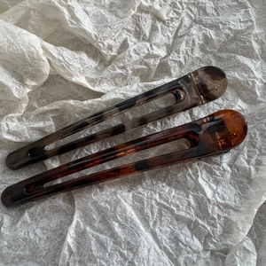 Elegant leopard print hair clips in amber and grey with acetate hollow design