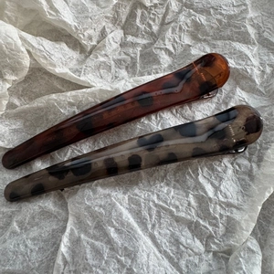 Elegant leopard print large hair clips in tortoiseshell resin finish for women