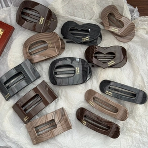 Pince à Cheveux de Style Français Texture de Marbre pour Femmes Résine de Haute Qualité Grand Cœur Carré Géométrique Accessoire