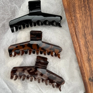 Trois grandes pinces à cheveux en PC haut de gamme noir et motif écaille de tortue