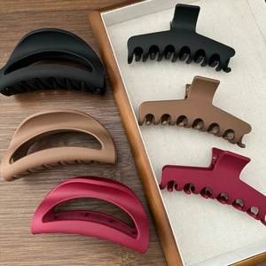 Grande Pince à Cheveux en Silicone Finition Mate Douce pour Femmes Cheveux Epais Pince Requin Géométrique Antidérapante Accessoires de Coiffure