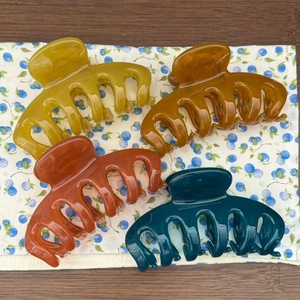 Lot de quatre grandes pinces à cheveux de 11cm aux couleurs variées pour cheveux épais