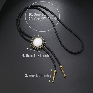 Detailansicht der Vintage-Bolo-Krawatte mit Bronze-Sonnenanhänger und Maßangaben zum Seil