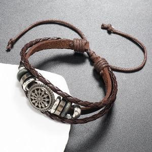 Bracelet multicouche en cuir tressé vintage avec fleur de soleil et cordon réglable