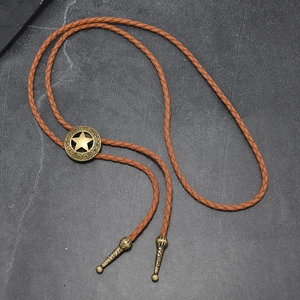 Cravatta bolo retrò con cordino in pelle marrone e ciondolo a stella in bronzo