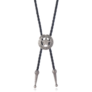 Cravatta bolo western con stella argentata e cordino in pelle nera per uomo