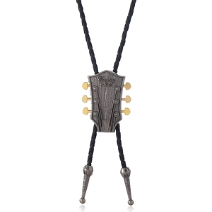 Cravatta Bolo Vintage a Forma di Testa di Chitarra Cowboy Americano Cordino in Pelle Regolabile Collana Pendente per Unisex