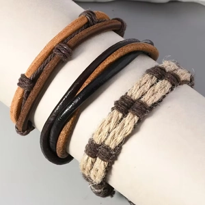 Handgefertigtes mehrlagiges Lederarmband Set mit braunem Wildleder und Vintage Hanfseil