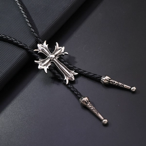 Retro Gothic Silber Kreuz Bolo Krawatte mit schwarzer geflochtener Lederkordel