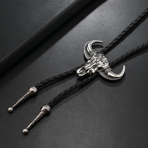 Vintage Bolo-Krawatte mit silbernem Stierkopf und schwarzem Lederband für Herren