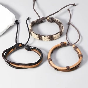 Dreiteiliges Set aus geflochtenem Leder- und Faserarmband für Herren in Retro-Braun-Tönen