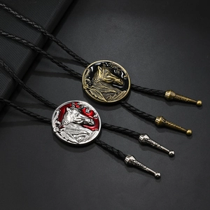 Bolo Tie Westernreiten mit Pferdekopf-Emblem und geflochtener schwarzer Kordel