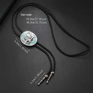 Detailansicht der Bolo-Krawatte mit Adler-Motiv, Türkisstein und Lederkordel