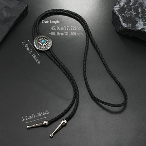 Detalle de la longitud ajustable de la corbata de bolo vintage con piedra turquesa