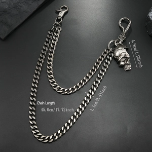 Vue détaillée d'une chaîne de pantalon punk hip hop double épaisseur avec pendentif tête de mort