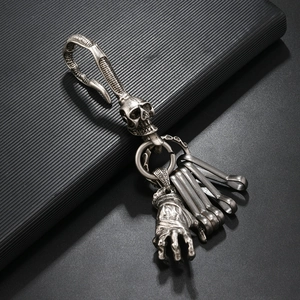 Porte-clés punk gothique avec pendentif main de diable en alliage argenté vintage