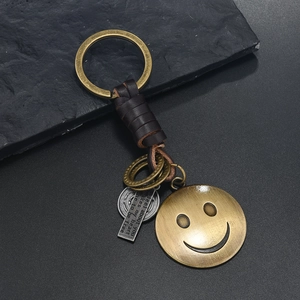 Vintage-Schlüsselanhänger aus Bronze mit Leder, Smiley-Anhänger und Gravurplatte